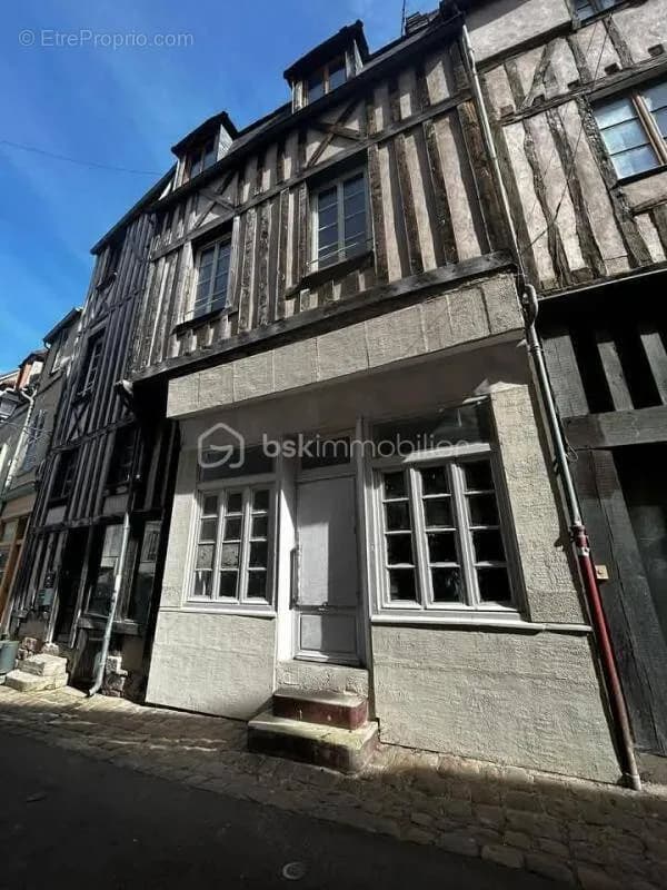 Immeuble de rapport à vendre à Joigny - Centre historique - 3 lots - Rentabilité attractive - Photo 1