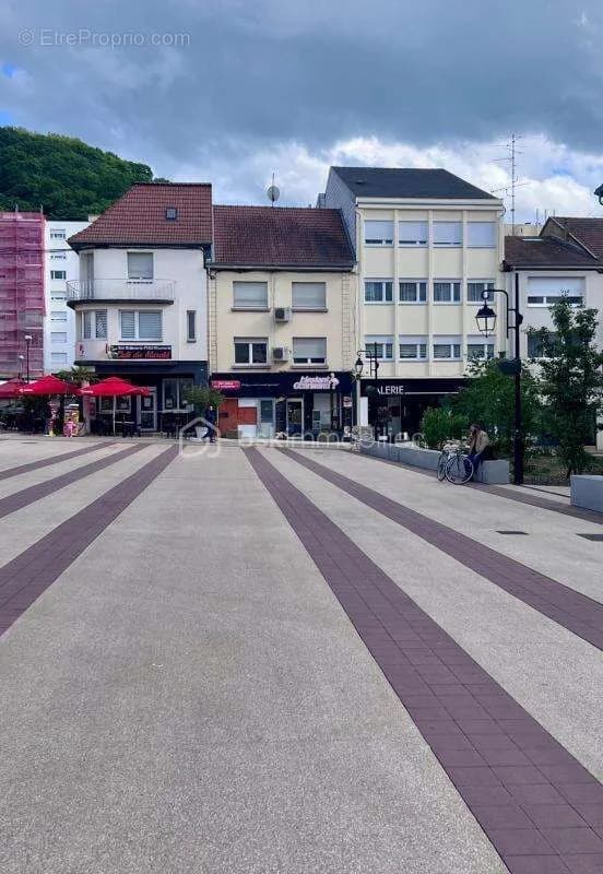 Immeuble mixte de rapport avec 5 lots - emplacement premium place du marché à forbach - Photo 1