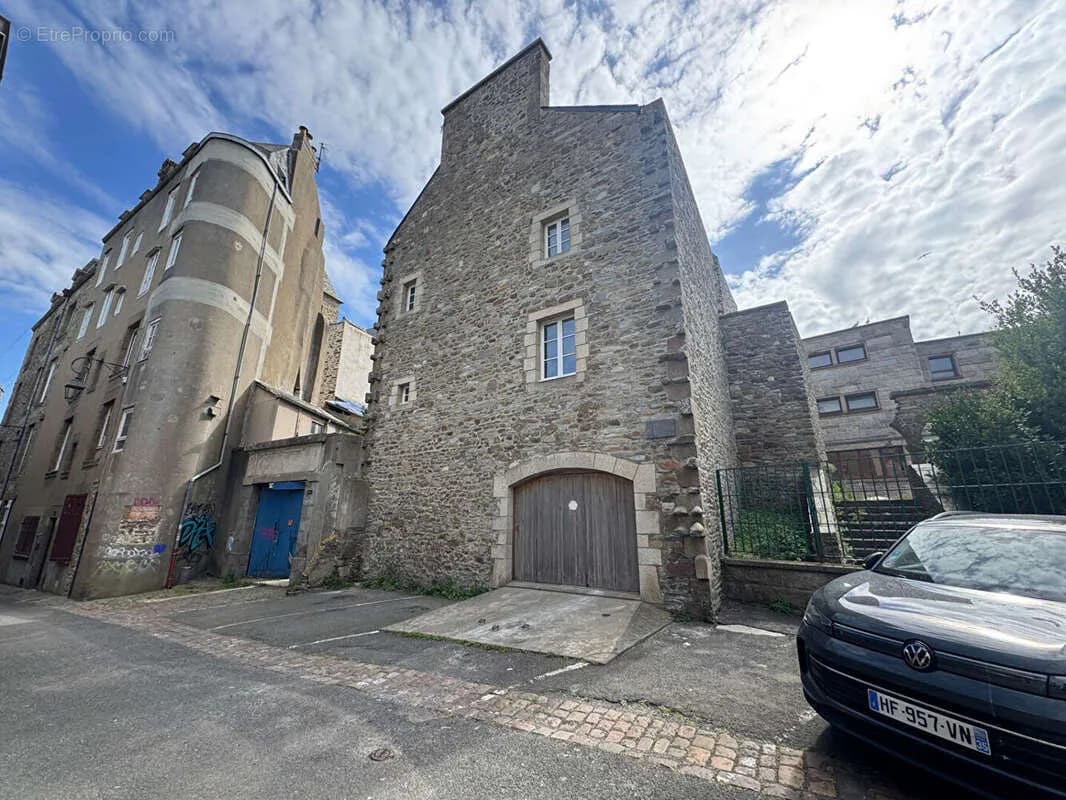 Saint-Malo INTRA-MUROS Immeuble à rénover 300 m2 VUE MER + maison à rénover - Photo 1