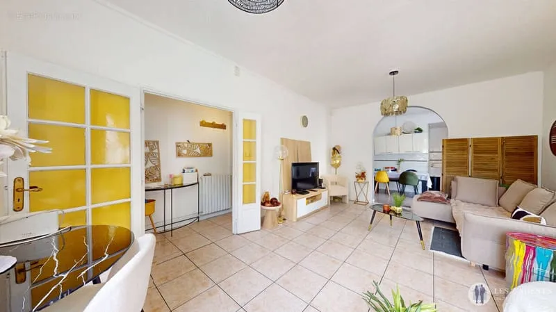 Bâtisse avec 3 appartements - Photo 1