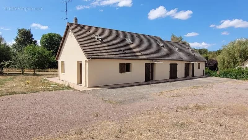 Ensemble immobilier composé de 2 logements (135 et 57 m² ) 6 ch. terrain de 4480m² clos - Photo 1