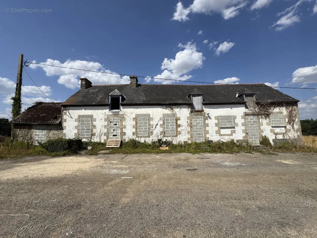 Pontivy ensemble immobilier a rehabiliter avec terrain 4 000 m2 - Photo 1