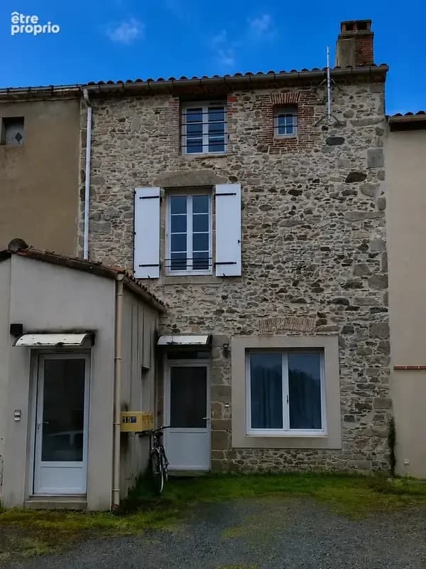 Immeuble de 3 appartements en centre bourg - Photo 1