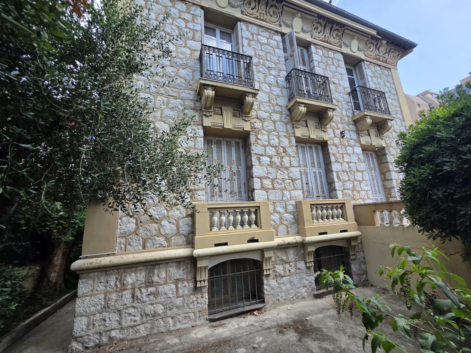 IMMEUBLE VIDE DE 6 APPARTEMENTS - QUARTIER LIBERATION - Photo 1