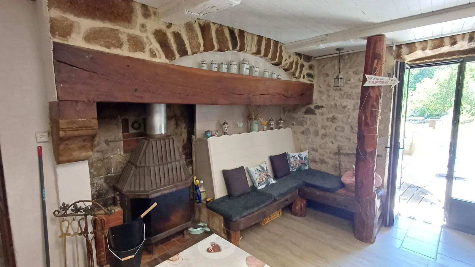 Ensemble immobilier avec dépendances, piscine et lac - Photo 1