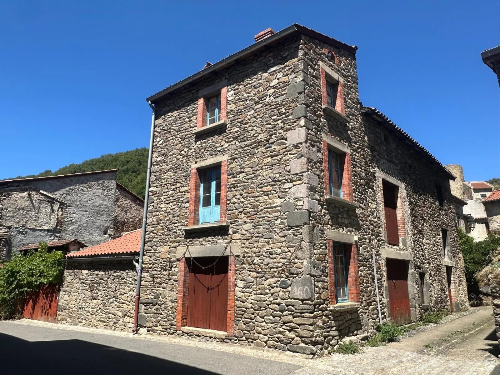 Ensemble immobilier à Blesle - Photo 1