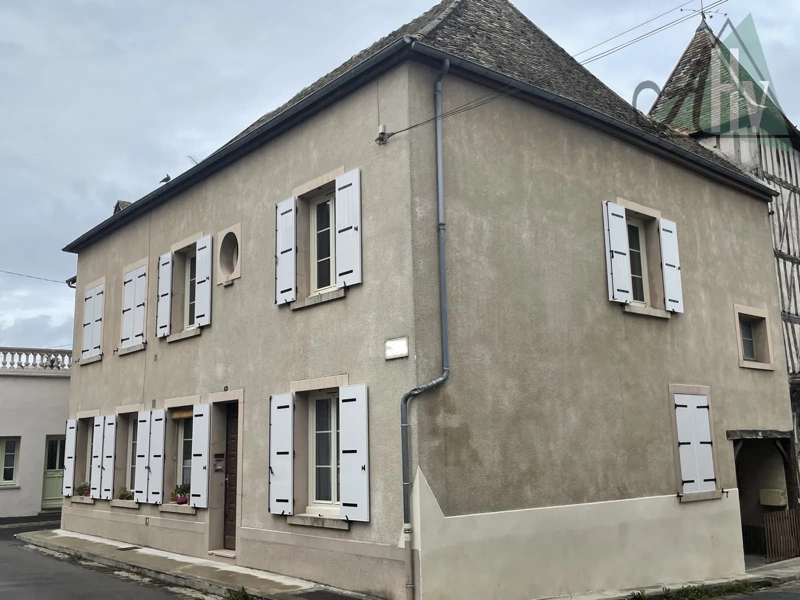 Immeuble 196 m² - Photo 1