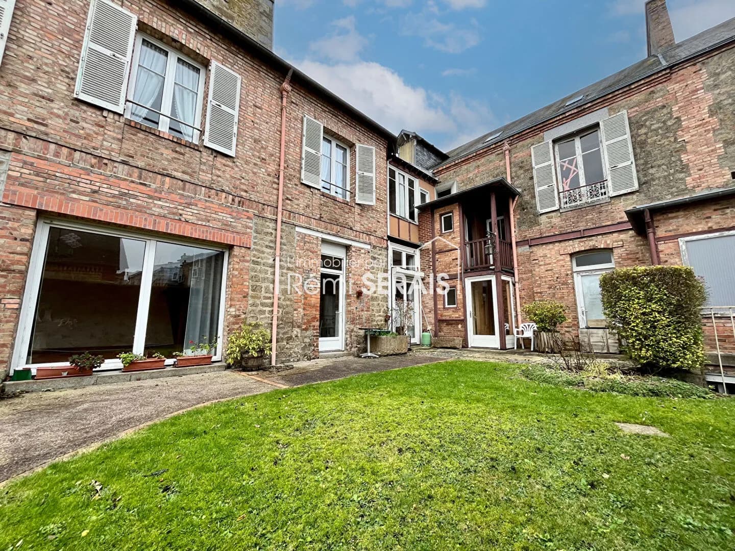 Immeuble 276 m² - Photo 1