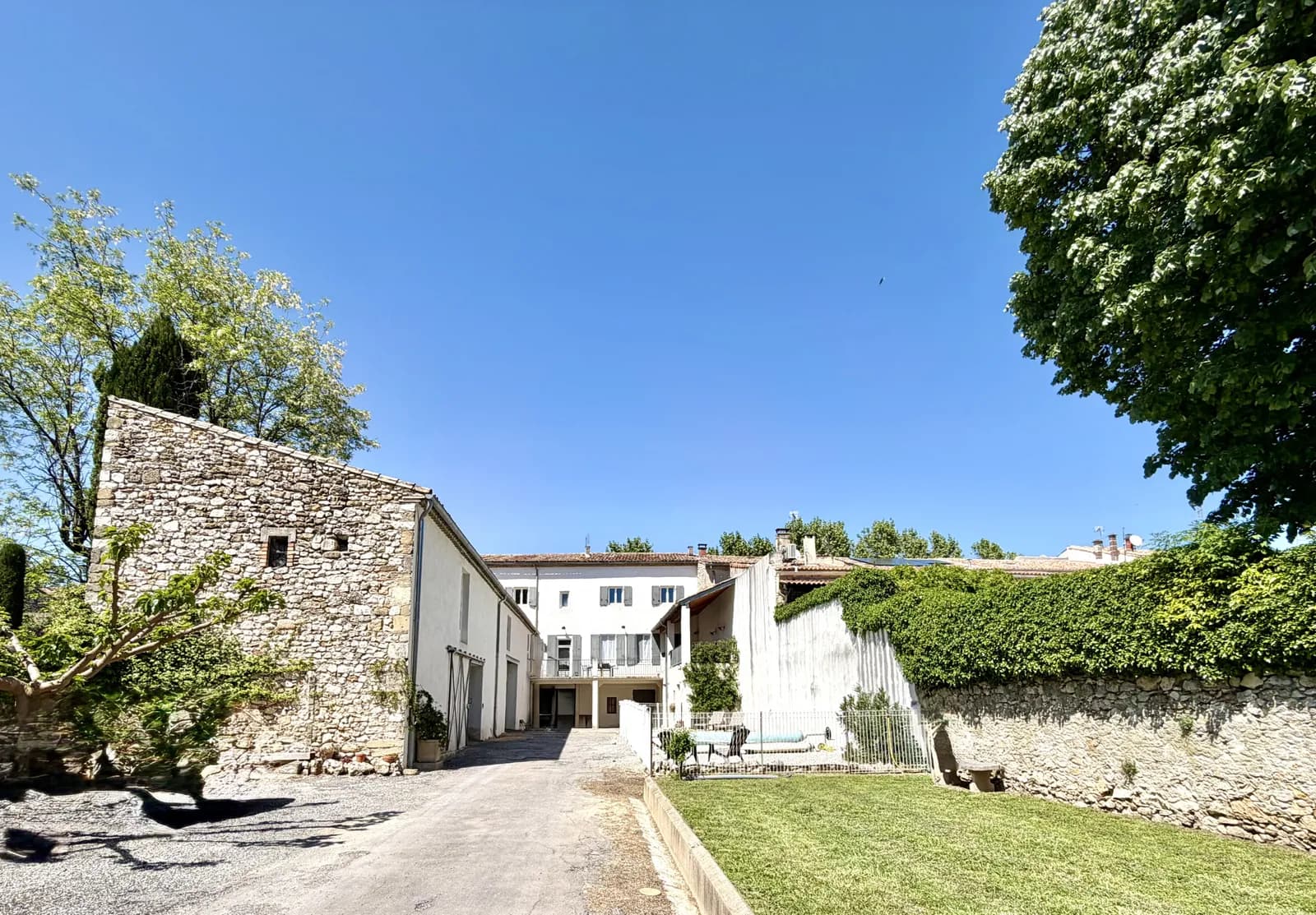 Immeuble 271 m² - Photo 1