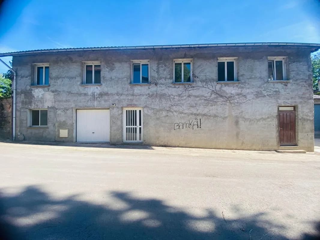 Immeuble 200 m² - Photo 1