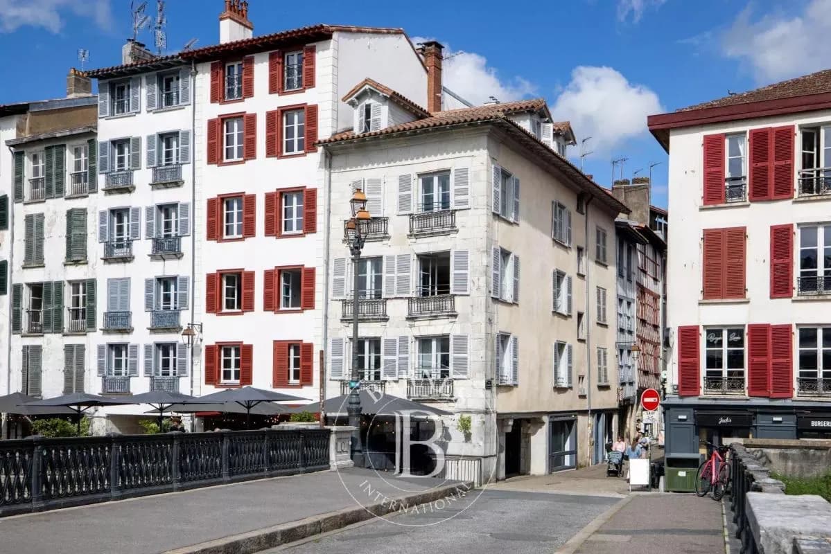 Vends immeuble - 301.49m² - 16 pièces - Bayonne 64100 - Photo 1