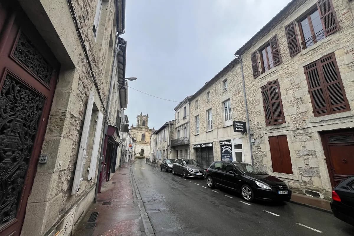 Vends immeuble 125m² avec appartement et local commercial Casteljaloux - Photo 1