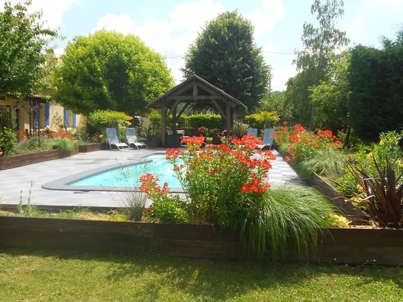 Ensemble Immobilier à MENESPLET - Photo 1