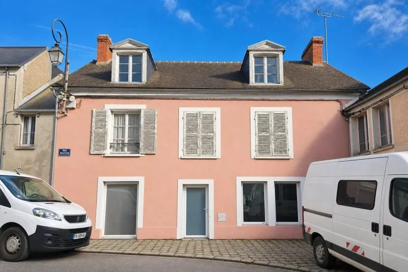 Immeuble de caractère avec local professionnel et habitation - Photo 1
