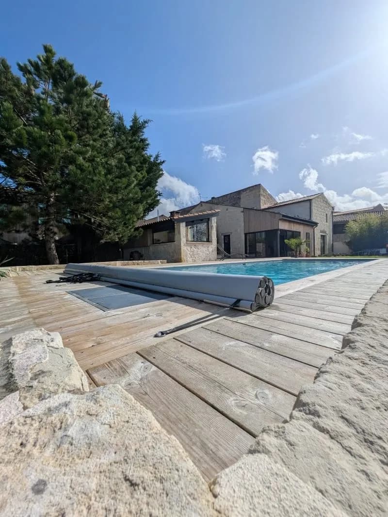 Ensemble immobilier idéalement situé avec fort potentiel Terrain aménagé avec piscine - Photo 1