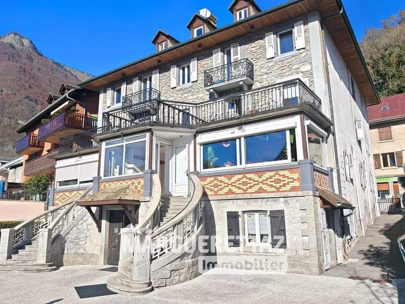 IMMEUBLE de 10 appartements à TANINGES - Photo 1