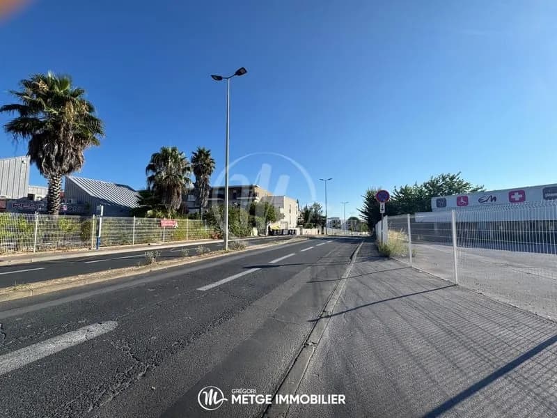 Murs Commerciaux 1ere Ligne A Vendre - Montpellier : deux lots d'activité bâtis sur terrain de 2.299 m2 - Photo 1