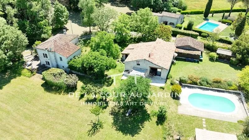 Ensemble immobilier de caractére bien situé ! - Photo 1