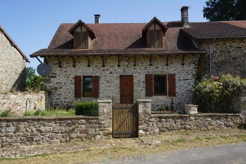 Ensemble immobilier en pierre dans le coeur du parc naturel régional du Périgord - Limousin. - Photo 1