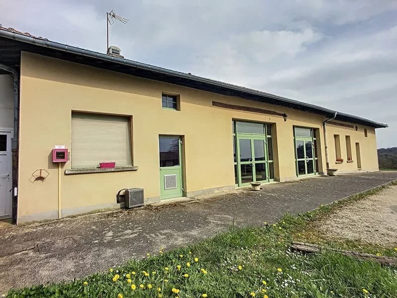 Ensemble Immobilier Composé De Plusieurs Batiments - Photo 1