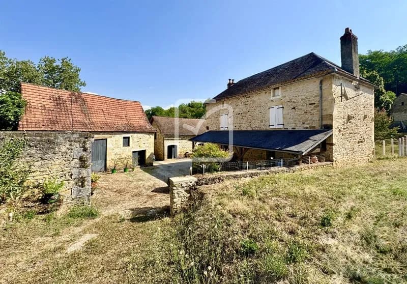 EXCLUSIVITE - A deux pas de la Dordogne, rare ensemble immobilier typique du Périgord - Photo 1