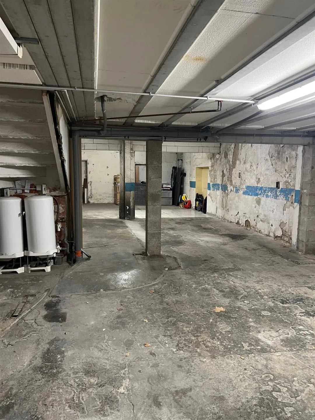 Grand garage de 123 m² - Photo 1