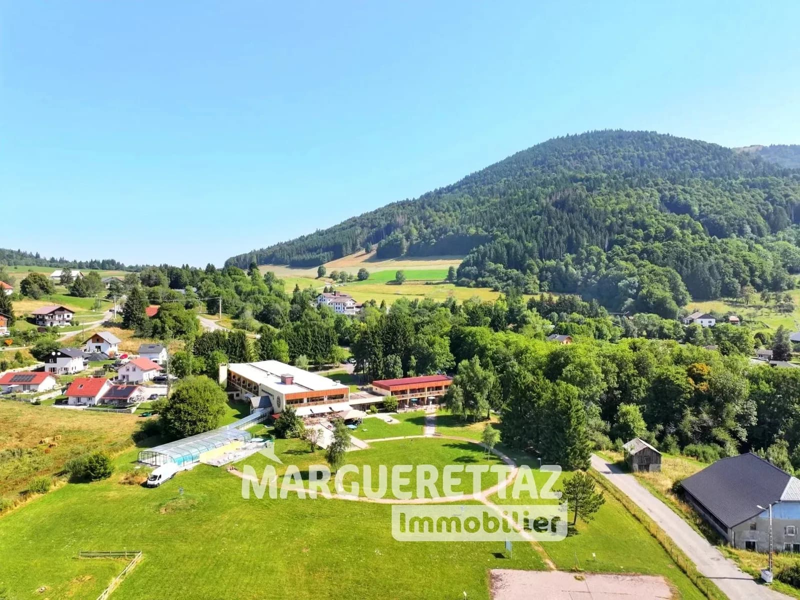 Proche Genève - Au Coeur Des Alpes Du Léman - Opportunité D'investissement - Vaste Tènement Immobilier Pour Projet Commercial Ou Résidentiel - Photo 1