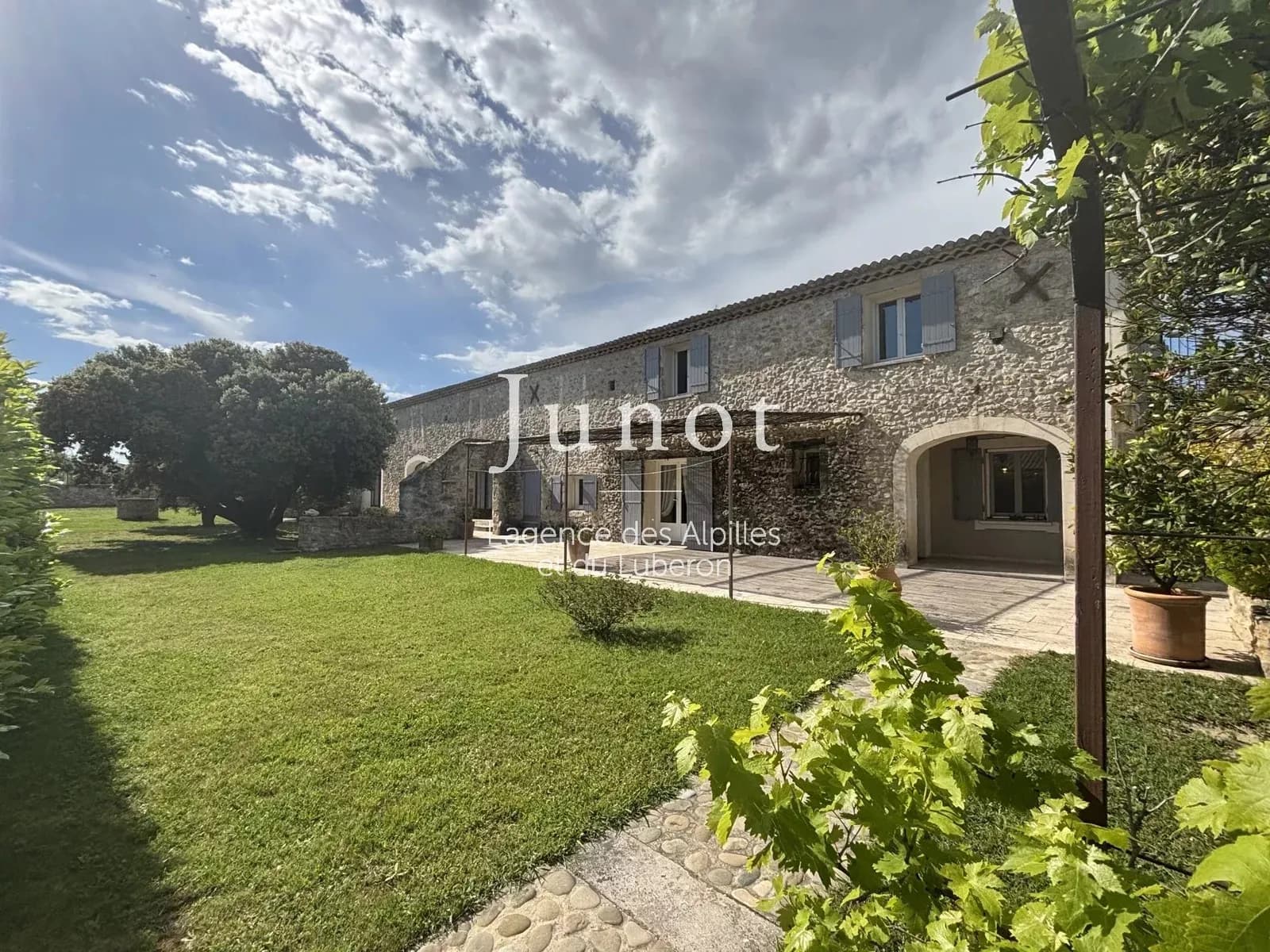 Aureille - Habitation Et Atelier/Hangar - Photo 1