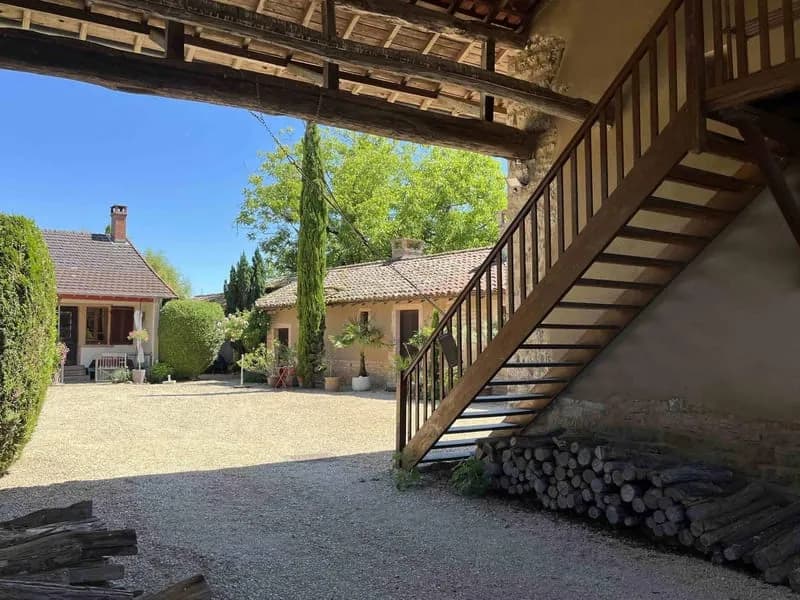 Ensemble Immobilier De Grande Qualite - Photo 1