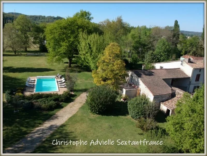 Ensemble immobilier, habitation 230 M2, 5 chambres d'hôtes, 2 gîtes, piscine sur 1 Ha - Photo 1