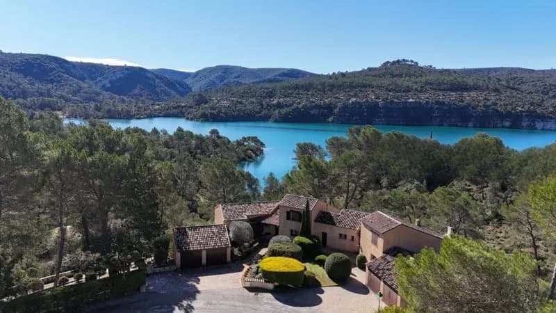 Ensemble immobilier 279 m² en bordure du Lac - Photo 1