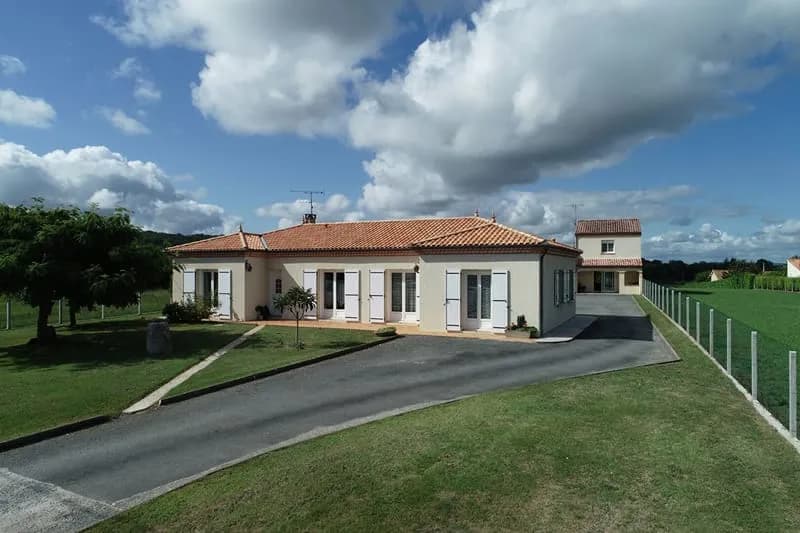 Ensemble immobilier avec deux maisons d'habitation avec piscine Le Lédat idéal accueil - Photo 1