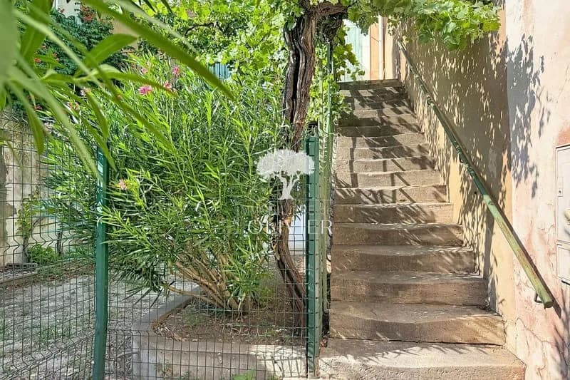 Apt ? Ensemble immobilier de 642 m² avec deux logements, entre - Photo 1