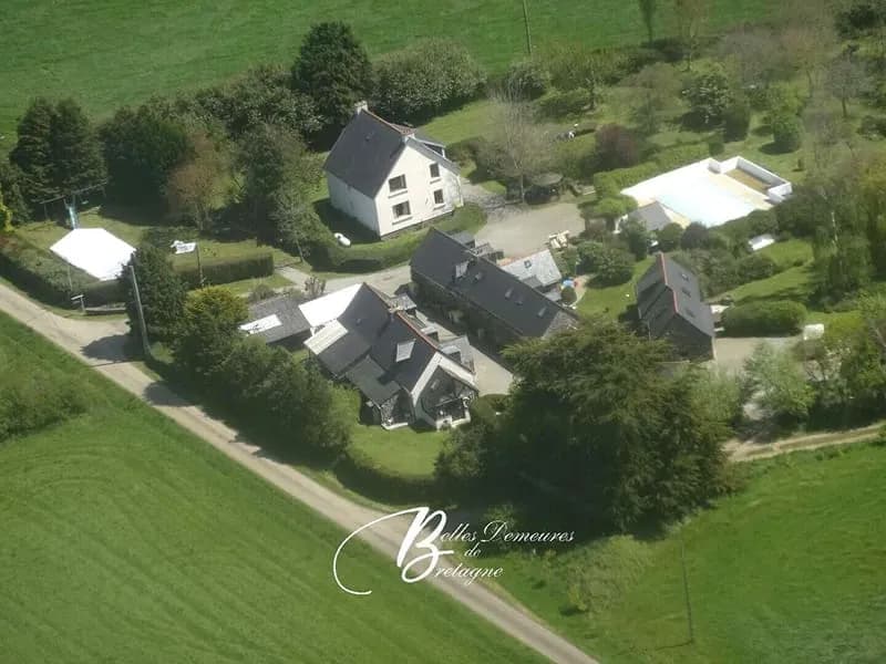 A vendre ensemble immobilier composé de sept maisons avec dépendances Côtes d'armor - Photo 1