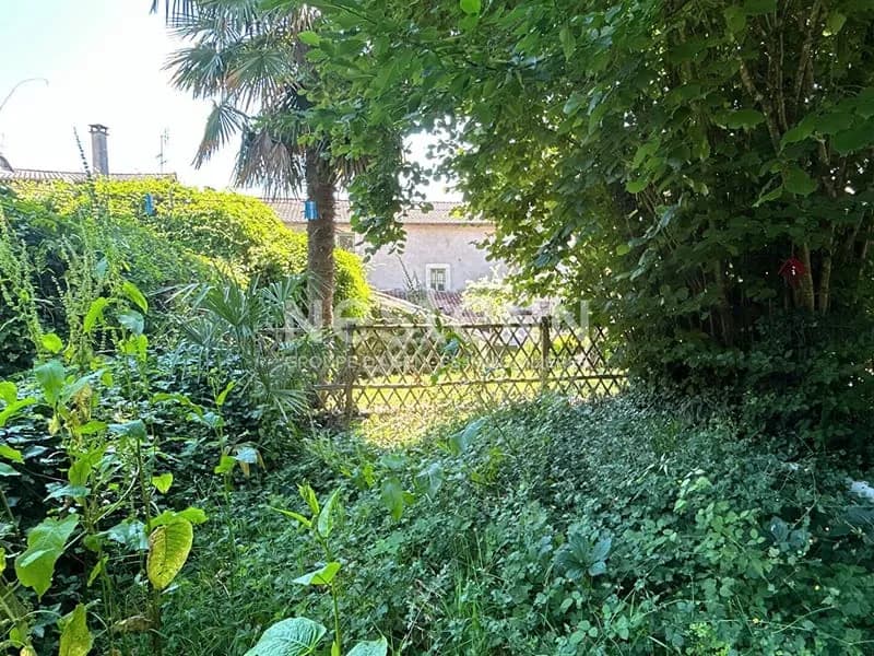Immeuble avec magasin + Appartements au Coeur de Nontron avec Jardin ( - Photo 1