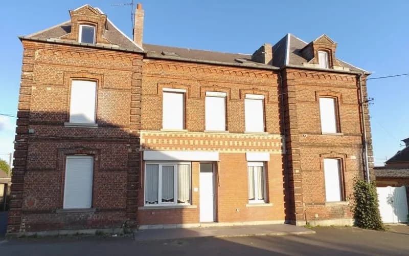 Immeuble avec des bâtiments - Photo 1