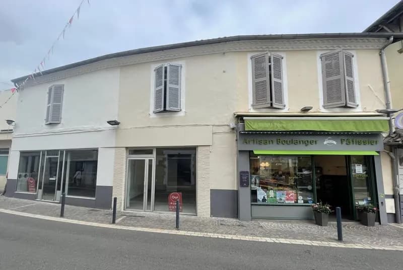 Immeuble de rapport avec 3 locaux pro et 3 appartements - Photo 1