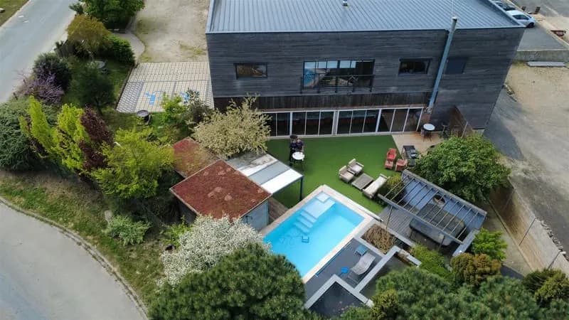 Ensemble immobilier d'entreprise - Photo 1