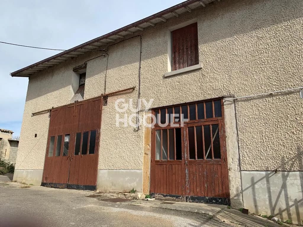 Ensemble immobilier comprenant ancienne ferme, nombreuses dépendances et terrain - Photo 1