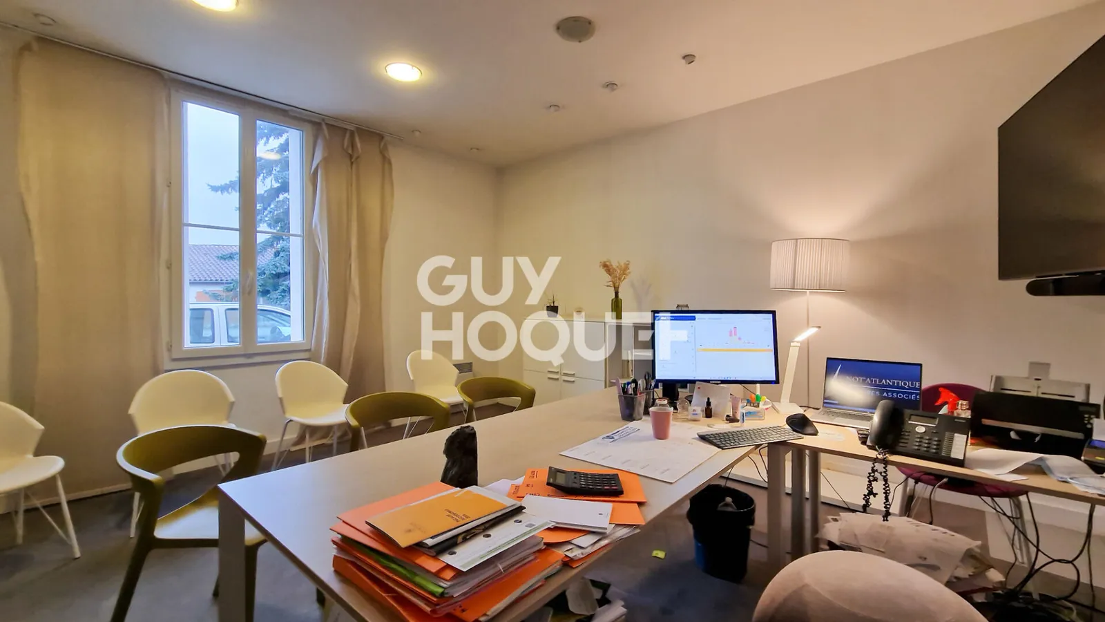 Immeuble de caractère à usage professionnel avec potentiel d'habitation - Photo 1