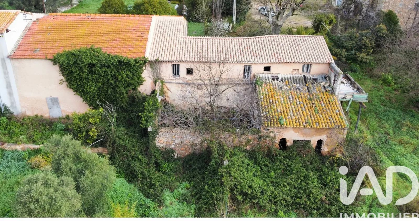 Immeuble 200 m² - Photo 1