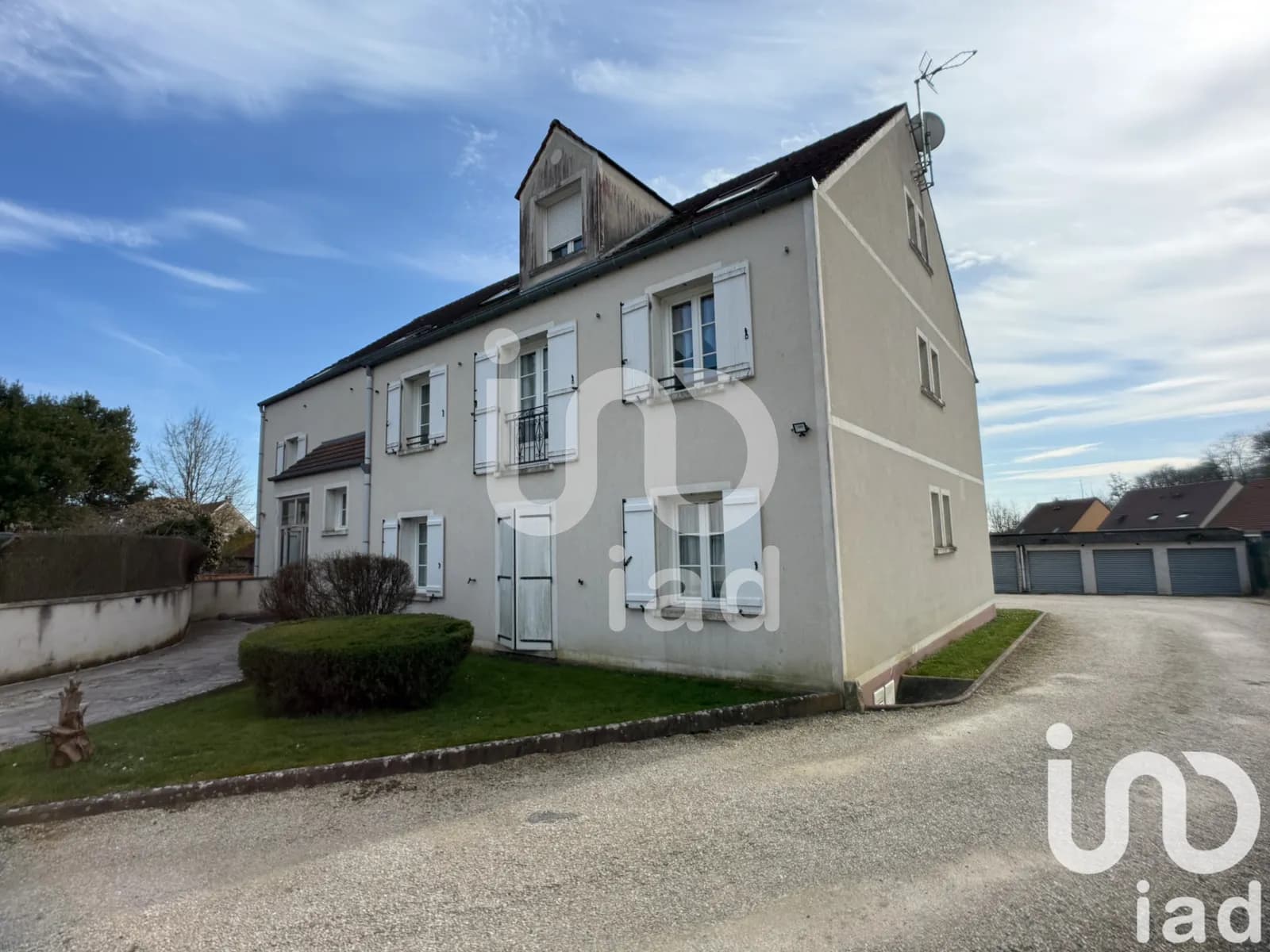 Immeuble 665 m² - Photo 1