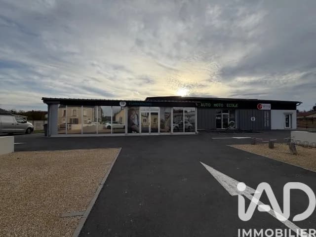 Immeuble 339 m² - Photo 1