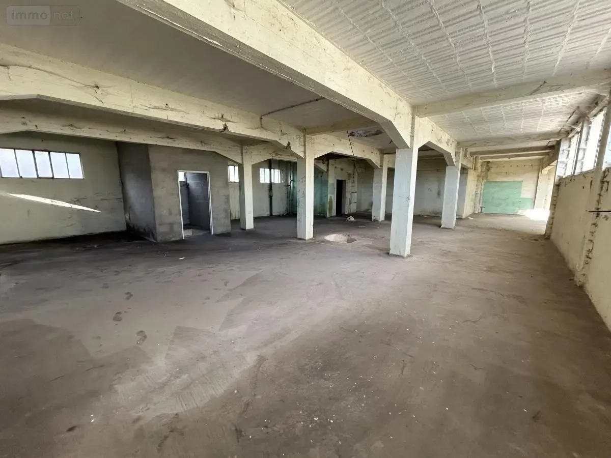 Immeuble 2600 m² - Photo 1