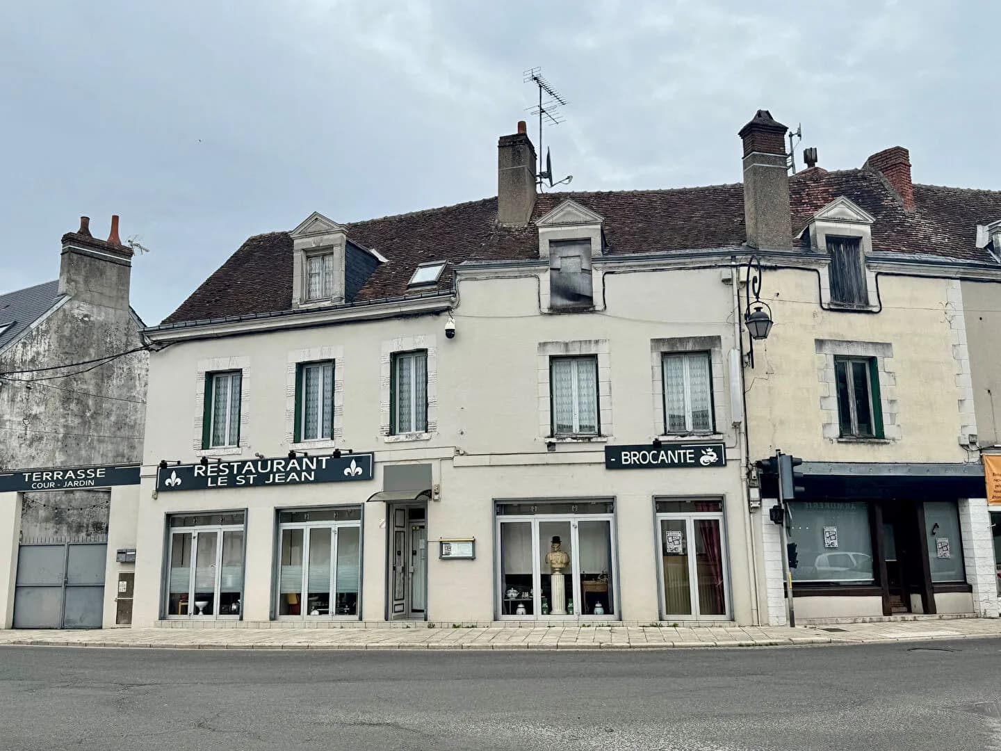 ENSEMBLE IMMOBILIER A VENDRE EN CENTRE VILLE DE ROMORANTIN - Photo 1
