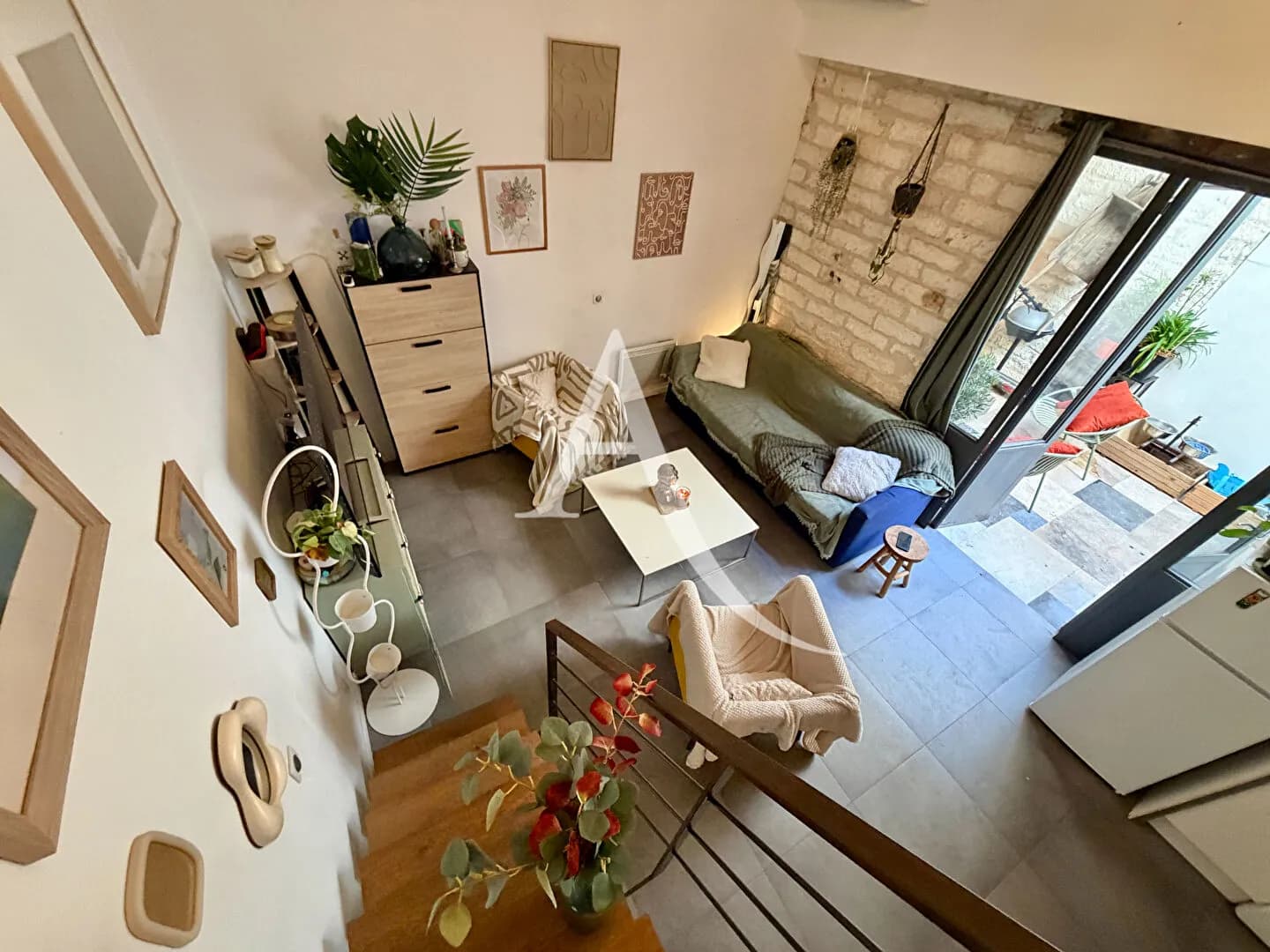 MONTPELLIER - QUARTIER CLÉMENCEAU - ENSEMBLE IMMOBILIER COMPOSÉ DE 2 STUDIOS AVEC MEZZANINE LOUÉS + GARAGE INDÉPENDANT + COUR PRIVATIVE - REVENU LOCATIF ANNUEL BRUT : 13 440 € (HORS CHARGES) - Photo 1