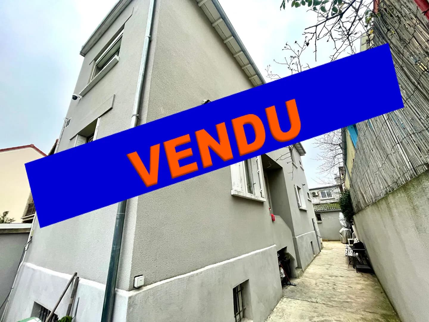 IMMEUBLE SUR COLOMBES, Colombes - Photo 1