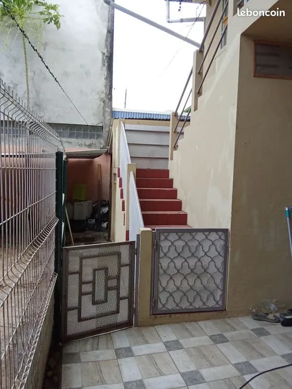 Immeuble R+1 à Cayenne - Photo 1