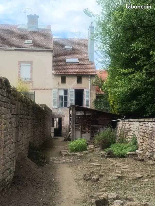 Immeuble de 215m2 à rénover dans le centre historique de Luxeuil - Photo 1