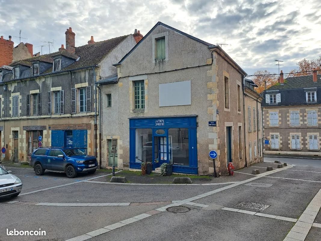 Immeuble à vendre avec local commercial - Photo 1